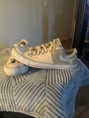 Converse All Star Low-Top Sneakers in half Beige and Light Gold Sparkle